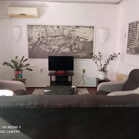 International 2-star Spacious 88 Sq M Lägenhet