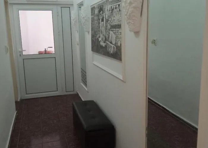 International 2-star Spacious 88 Sq M Lejlighed *